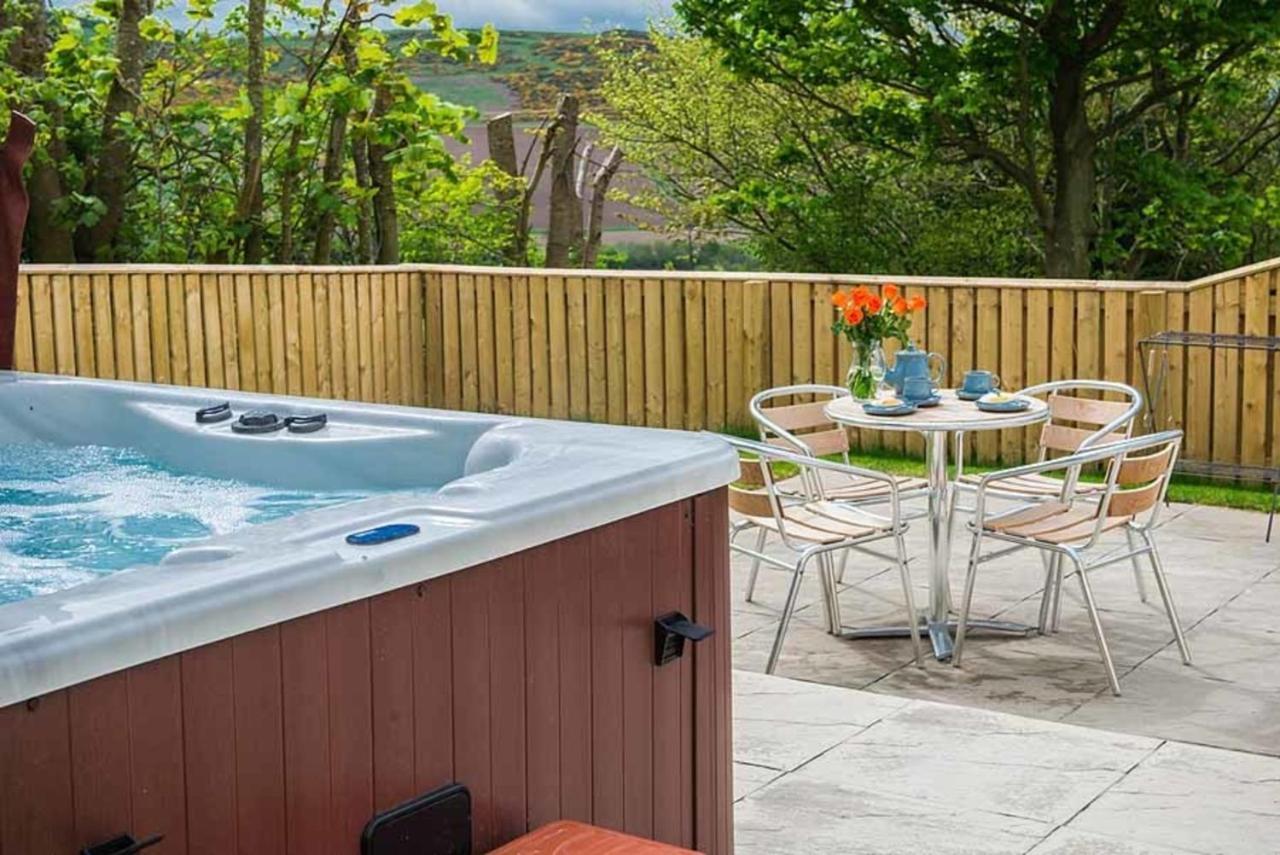 Douglas Fir Lodge With Hot Tub Near Cupar Fife Luthrie Kültér fotó