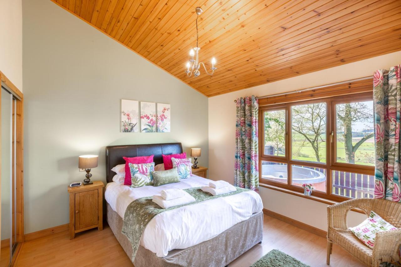 Douglas Fir Lodge With Hot Tub Near Cupar Fife Luthrie Kültér fotó