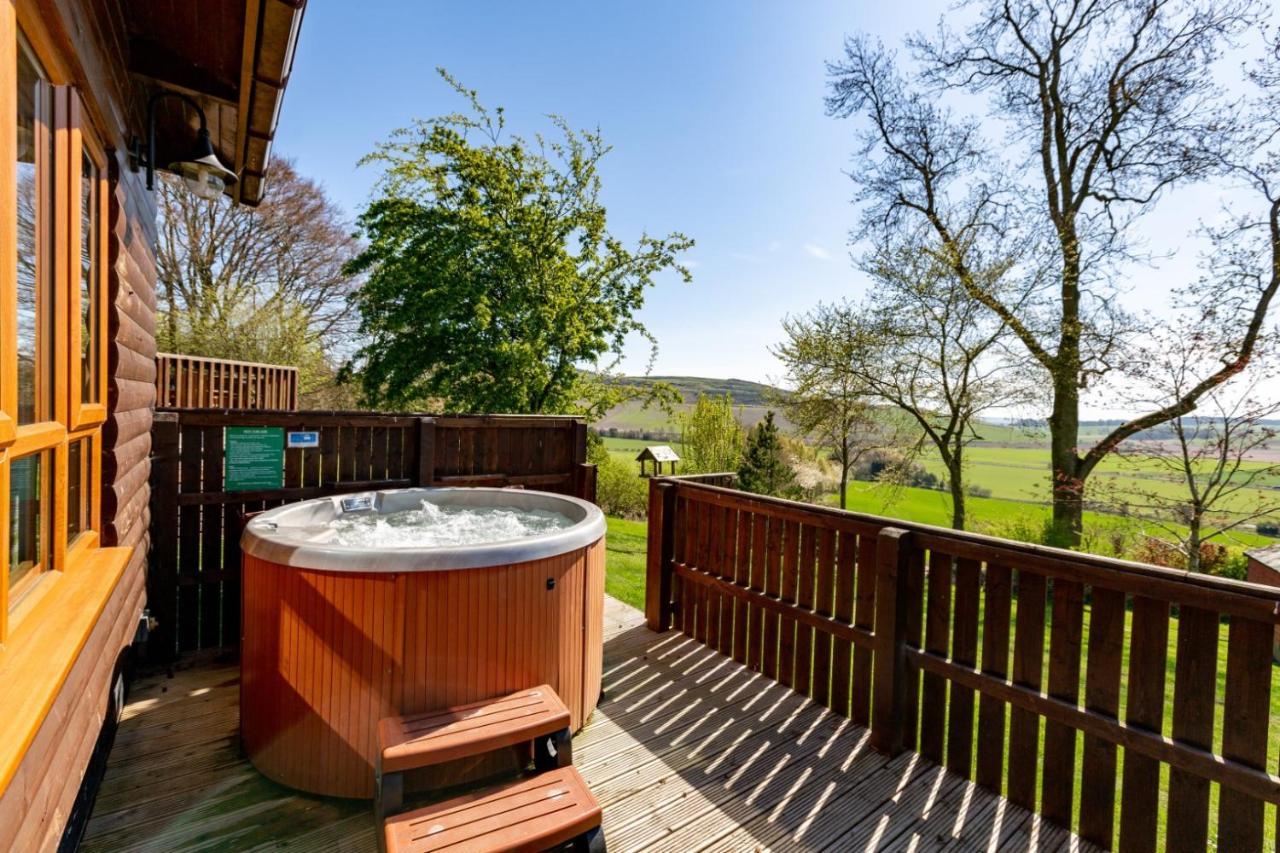 Douglas Fir Lodge With Hot Tub Near Cupar Fife Luthrie Kültér fotó
